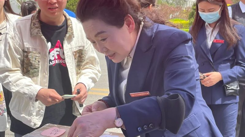 在众多短视频相机品牌中，以下几款具有较高的性价比：